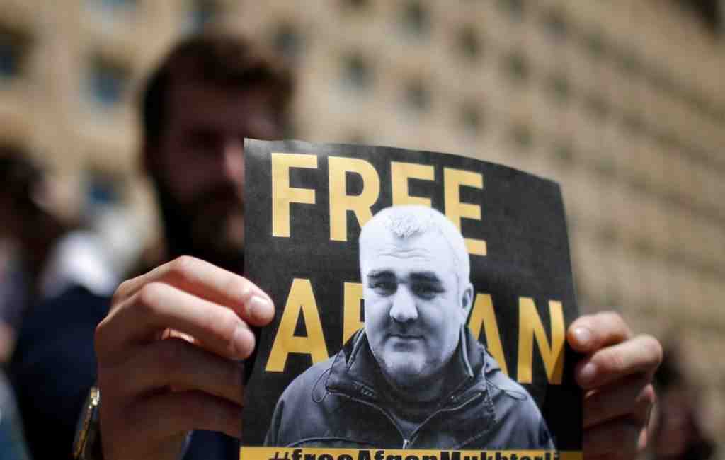 В Азербайджане приговорен к заключению оппозиционный корреспондент