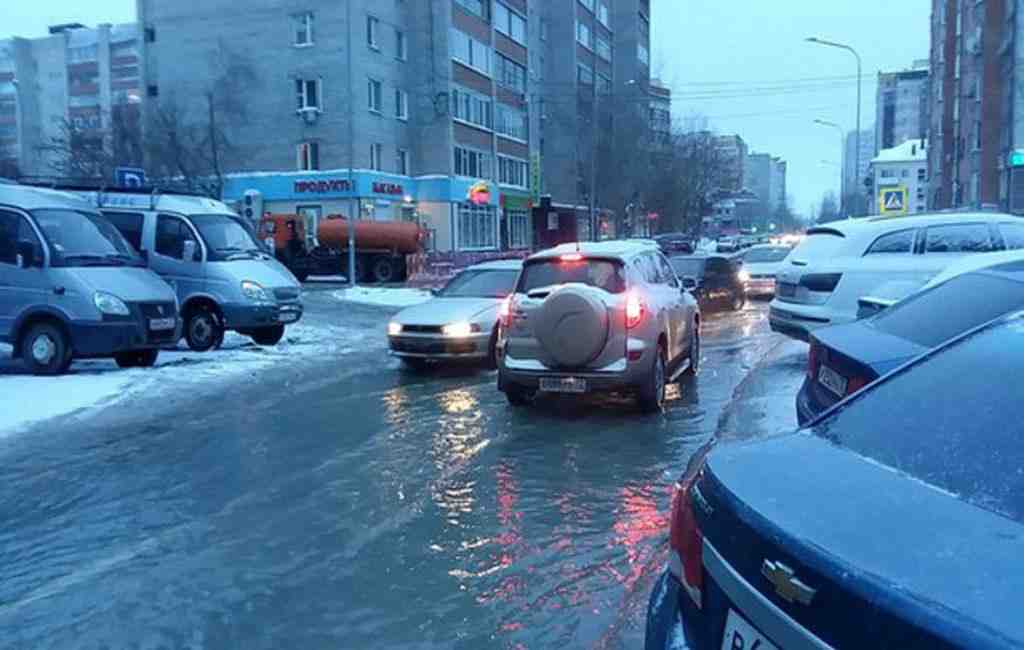 Потом в Мурманске произошел из-за аварии на водоканале