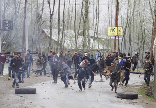 Беспорядки забрали жизни 12 человек в индийском Кашмире