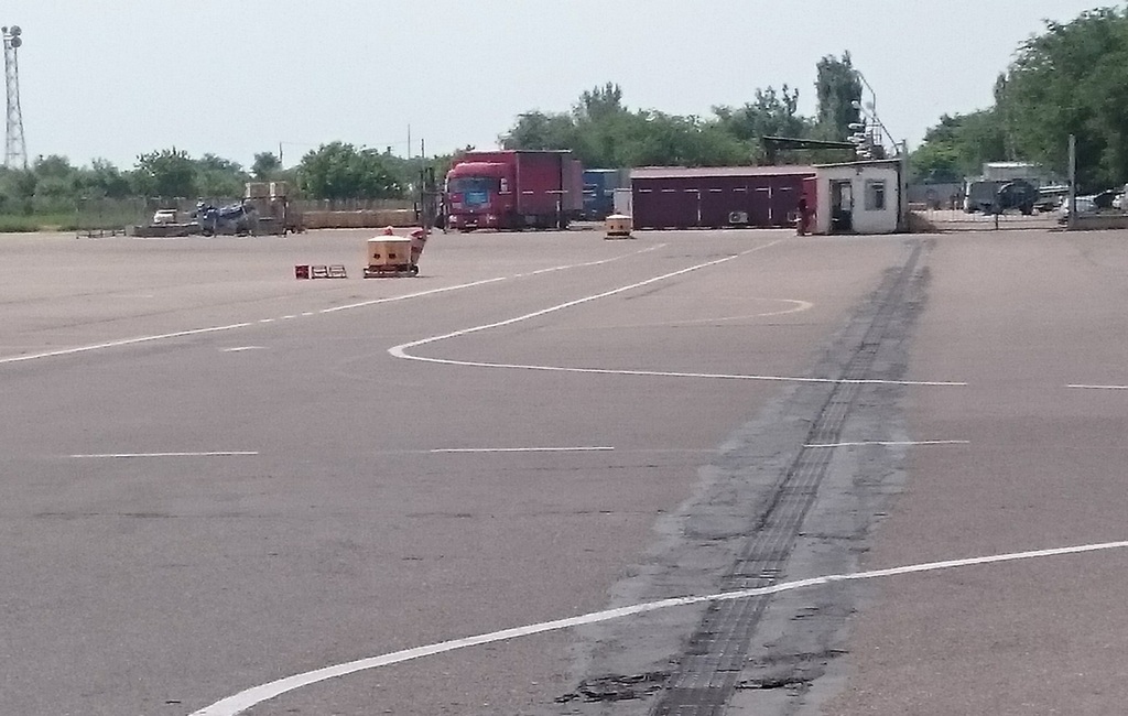 Доставка боеприпасов на борт 4L-KAB в аэропорту г. Чимкента