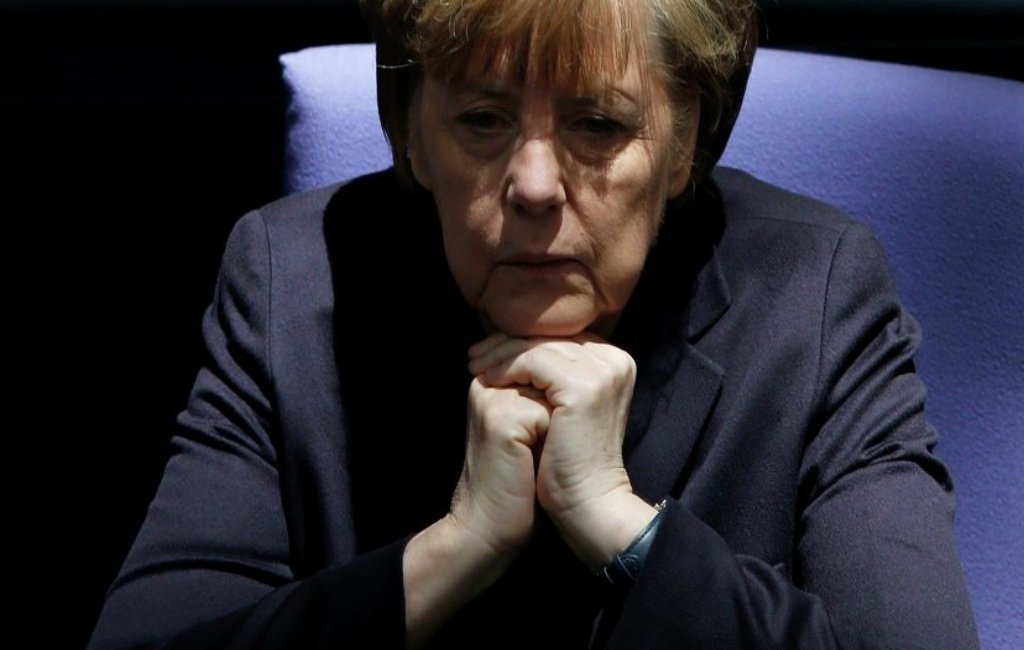 Меркель желает провести чрезвычайную встречу с несколькими странами ЕС по вопросу беженцев