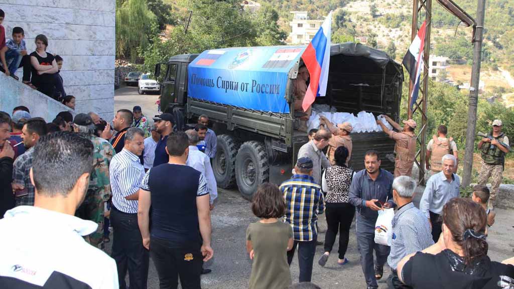 Российские военные раздали 7,5 тонн гуманитарной помощи в сирийском Кафр-Батне - «Военные действия»