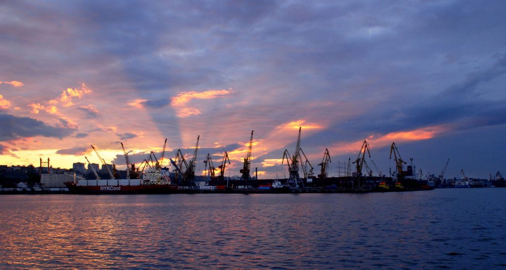 Киев смирился с потерей русского порта Мариуполь на Азове - эксперт