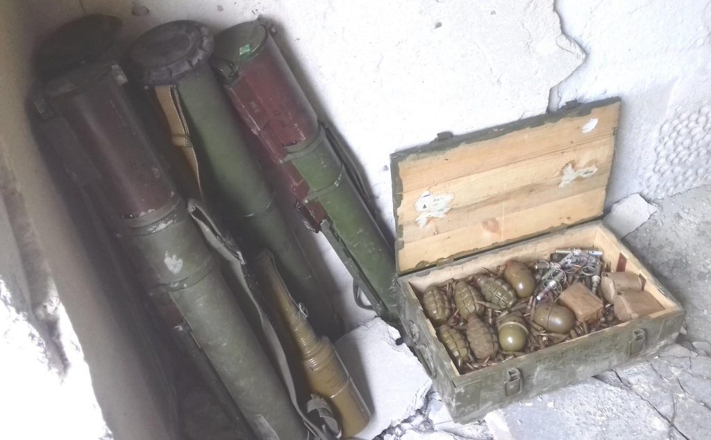 Крупный оружейный схрон обезврежен в Днепропетровской области