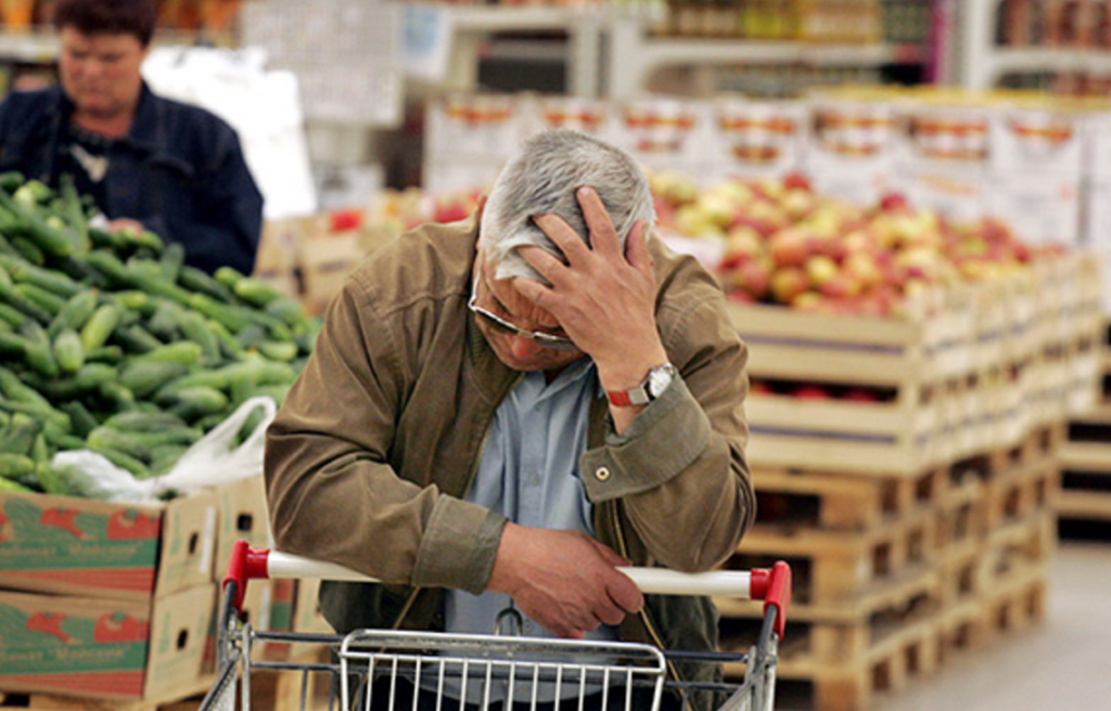 Доходы большинства украинцев уходят на продукты