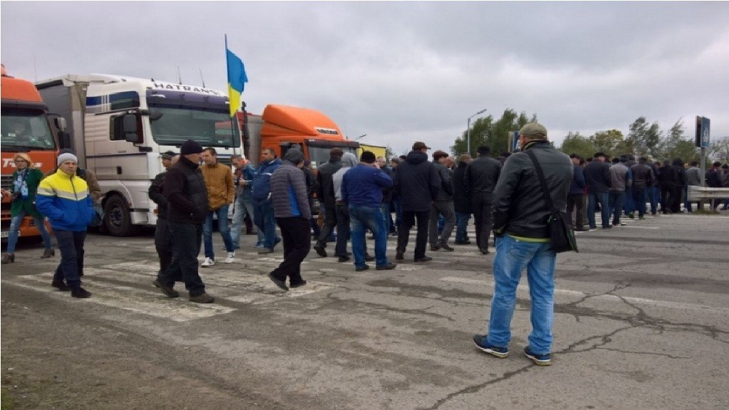 Грузовик прорвался через пикет «евробляхеров» на ПП «Ягодин»