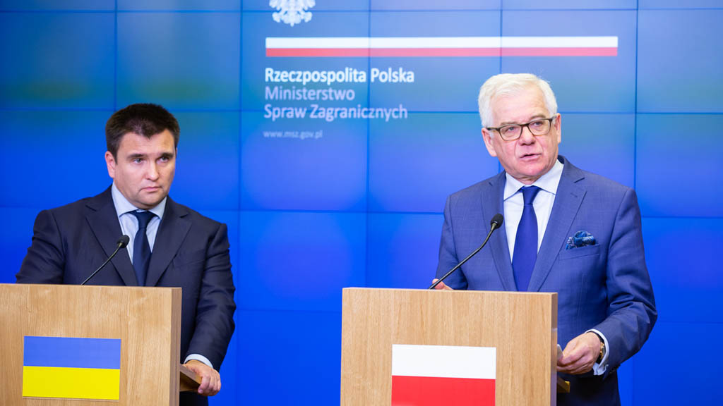 Глава МИД Польши анонсировал возможное введение санкций со стороны Евросоюза в отношении организаторов выборов на Донбассе, которые в ЕС считают незаконными.