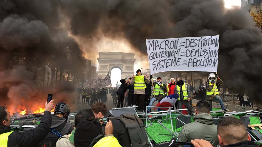 Французская полиция в ходе протестов «желтых жилетов» в субботу задержала в Париже 481 человека. Для обеспечения порядка задействовано около 8 тыс. полицейских. Во Франции в протестах принимают участие около 30 тыс. человек, свыше 700 уже задержаны.