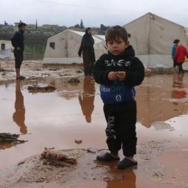 Лагеря беженцев в сирийском Идлибе страдают от наводнений