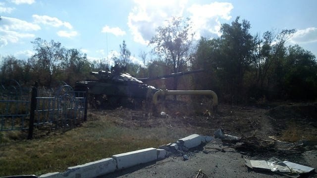 Подбитый на Донбассе Т-64 ВСУ