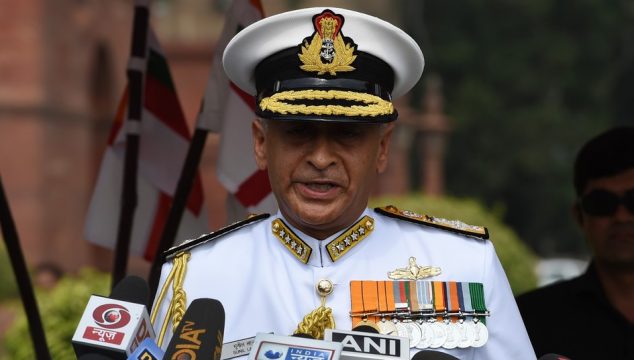Глава ВМС Индии, адмирал Сунил Ланба 