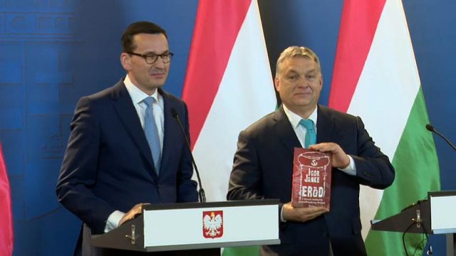 премьер-министры Венгрии и Польши - Виктор Орбан и Матеуш Моравецкий