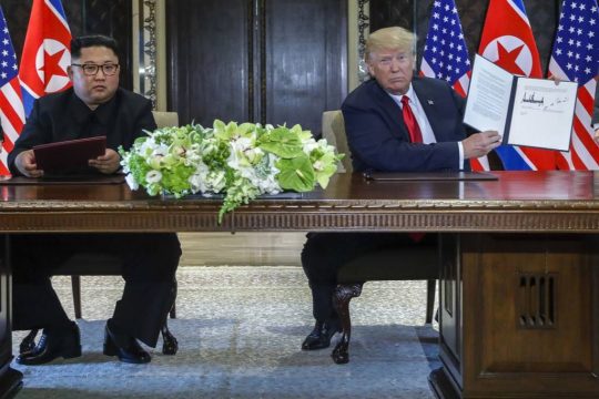 Дональд Трамп и Ким Чен Ын на саммите США-КНДР