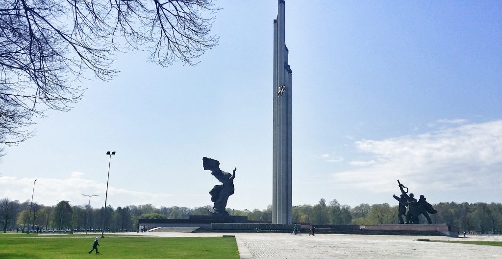 Неонацисты хотят уничтожить памятник Освободителям Риги - Линдерман