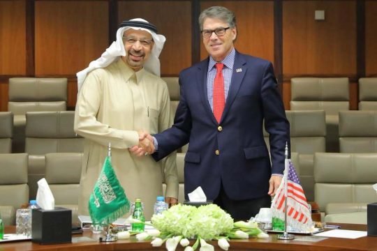 Саудовский представитель Фалих и министр энергетики Рик Перри