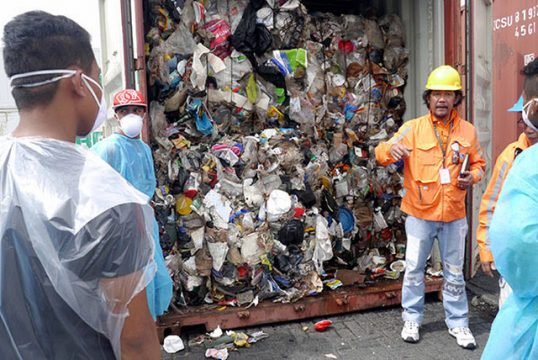 привезенный на Филиппины токсичный мусор из Канады