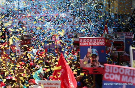 поддерживающий митинг по поводу годовщины переизбрания Николаса Мадуро президентом Венесуэлы