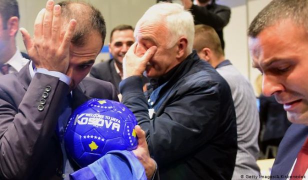 албанцы радуются, что Косово приняли в УЕФА