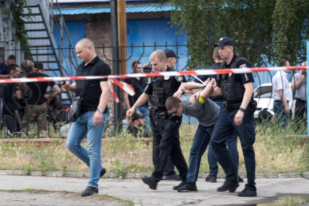 Перестрелка в центре Днепропетровска привела к массовым задержаниям