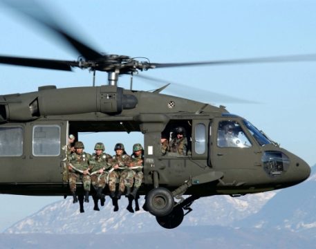 вертолет UH-60 Black Hawk