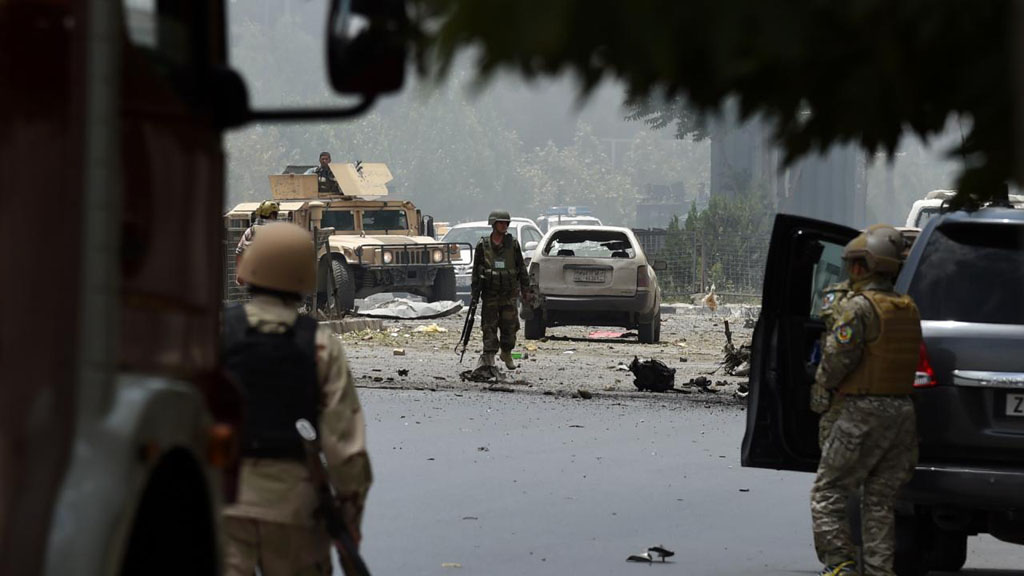 По меньшей мере четыре человека погибли, еще девять, в том числе двое детей, получили ранения в результате нападения боевиков Талибана на гостиницу в провинции Бадгиз на востоке Афганистана.