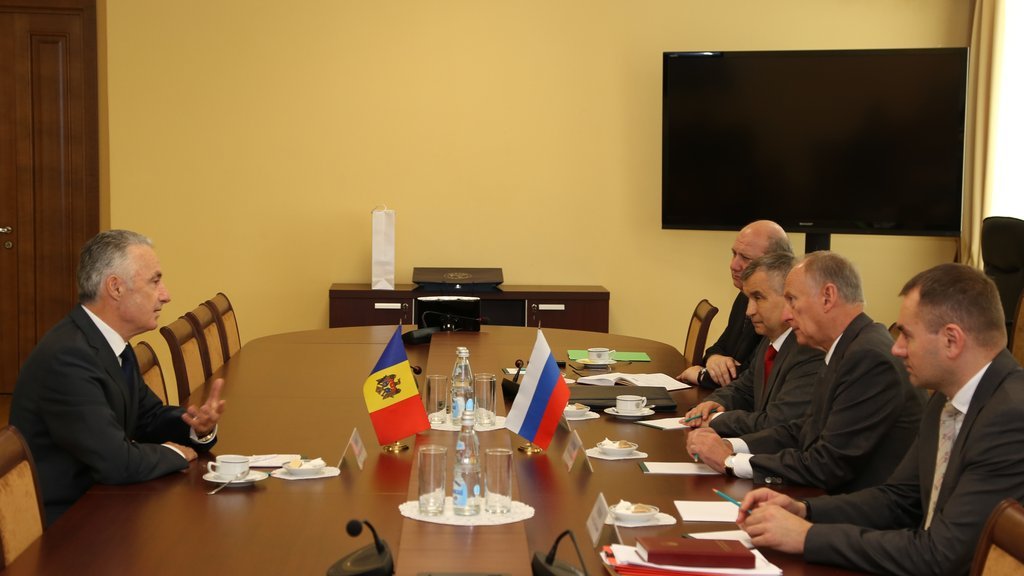 Российско-молдавская межправительственная комиссия собралась впервые в Кишинёве с 2016 года. Вопросов друг к другу за эти годы накопилось немало. Пока что обе стороны с воодушевлением отнеслись к возобновлению диалога.