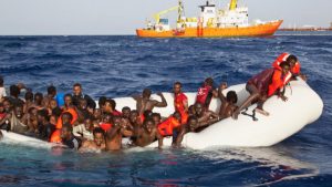 спасение беженцев в Средиземном море