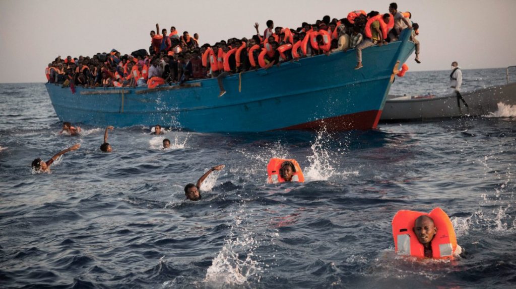 Греческие острова отправят на материк 10.000 мигрантов - СМИ