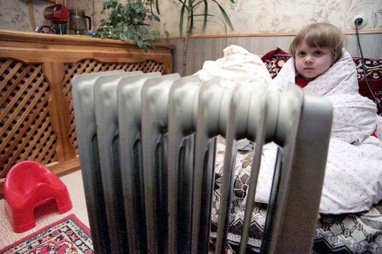 TAS30: IVANOVO REGION, RUSSIA. FEBRUARY 1. An electric heater is of little use (in pic). The Mikhalevo settlement was left without central heating because of the indebtness of the local administration. (Photo ITAR-TASS / Vladimir Smirnov) ----- ÒÀÑ 29 Ðîññèÿ. Èâàíîâñêàÿ îáëàñòü. 01 ôåâðàëÿ. Îáîãðåâàòåëü íå ñïàñàåò îò õîëîäà 3-ëåòíþþ Êàðèíó (íà ñíèìêå). Æèòåëè ïîñåëêà Ìèõàëåâî îñòàëèñü áåç îòîïëåíèÿ èç-çà äîëãîâ ìåñòíîé àäìèíèñòðàöèè ïåðåä ïîñòàâùèêàìè ýíåðãèè. Ôîòî ÈÒÀÐ-ÒÀÑÑ/ Âëàäèìèð Ñìèðíîâ