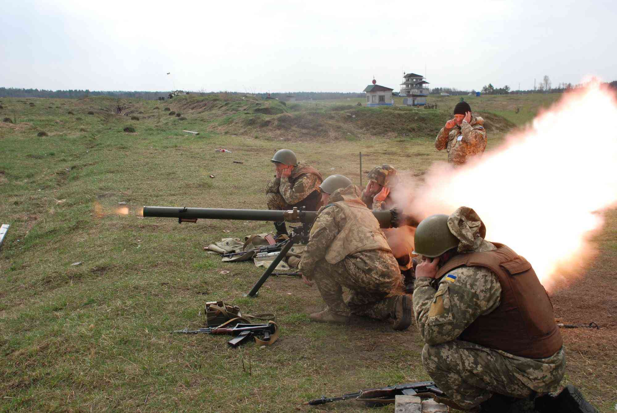 Нападение всу сегодня. Контратака бронетехники ВСУ У «дороги жизни» в Бахмуте. Бои на Украине миномет. Атака ВСУ.