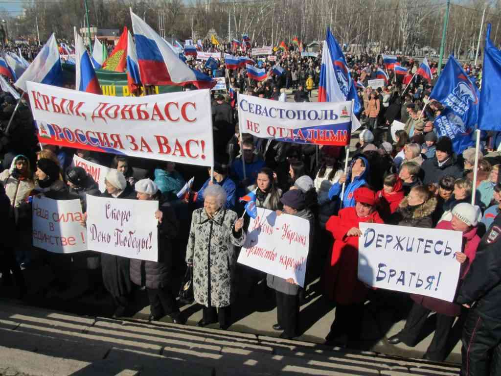 Победить нельзя, продать: Киев прикидывает за сколько продать Крым и Донбасс России