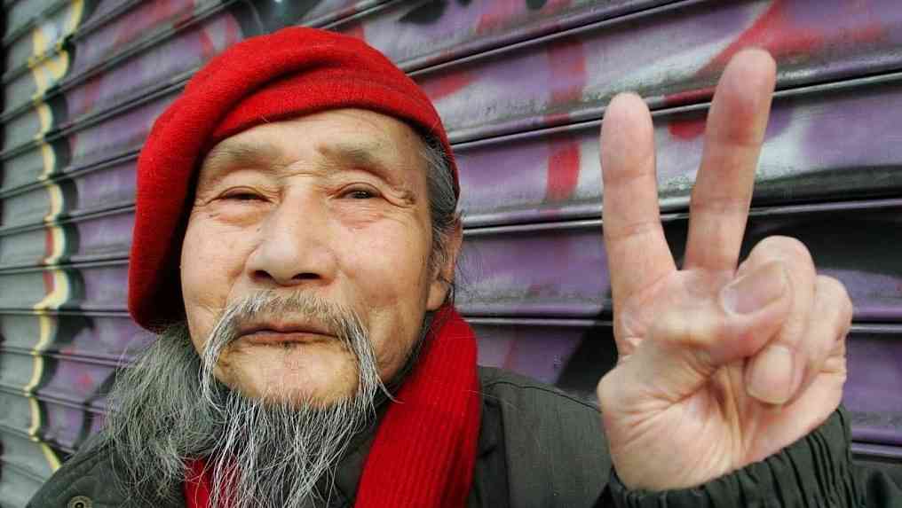 Старый японец. Японский старик. Китаец среднего возраста. Пенсионеры в Китае.