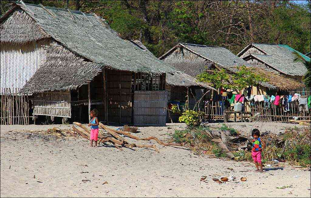 Филиппины деревня фото. Басилан филиппины. Филиппинская деревня. Деревни филиппин. Филиппинская деревня.