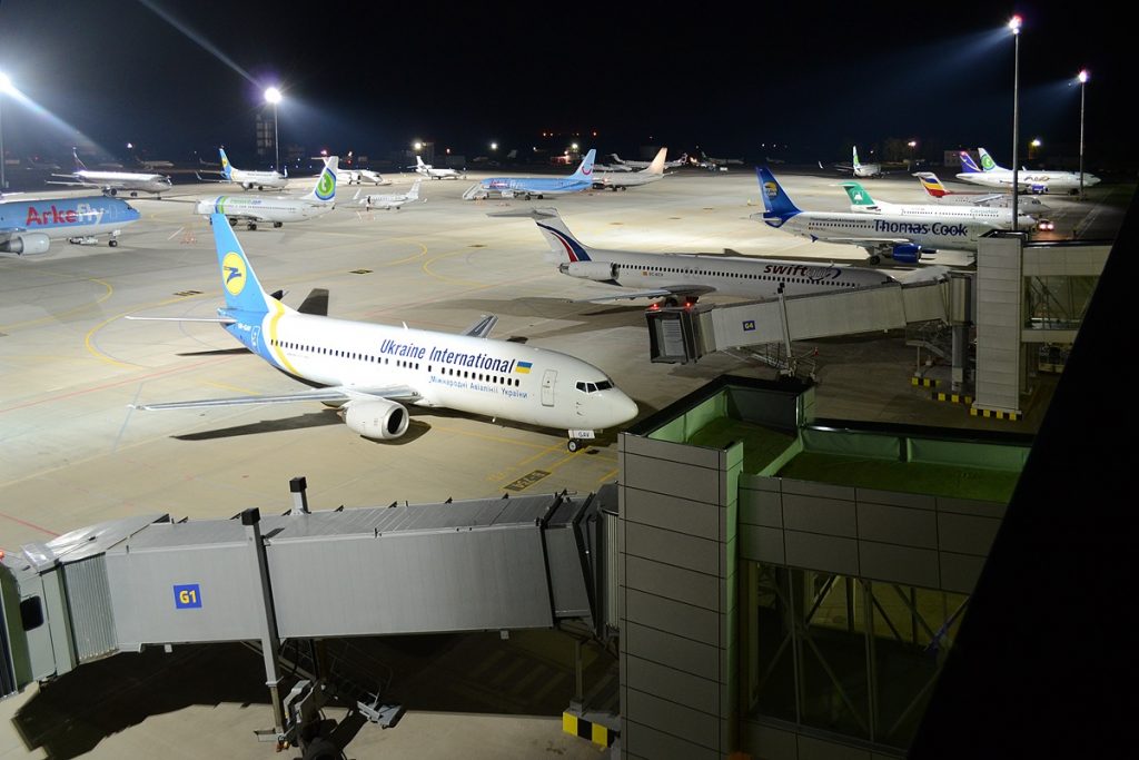 Опасность чуют? В Европе хотят прекратить авиасообщение с Харьковом