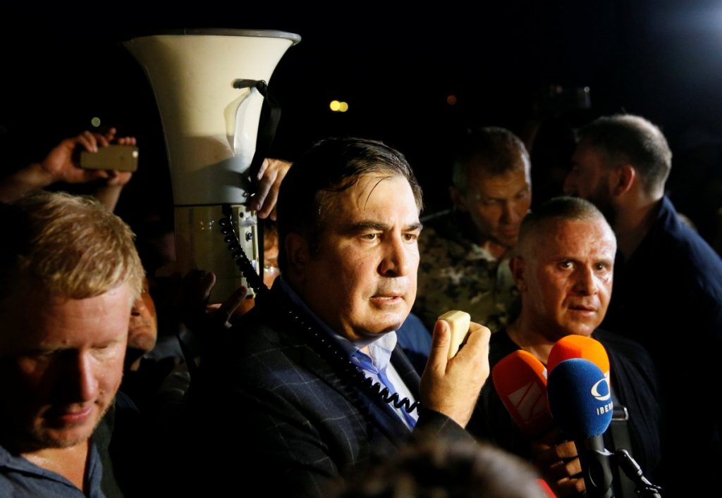 Саакашвили устроил «шоу грузинского гостя» перед полицией во львовской гостинице