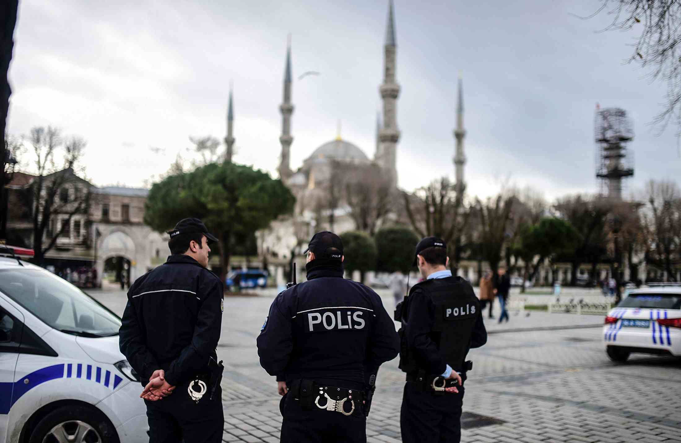 Polis am. Мигрант и polis. Мигранты в Турции. Стамбул был грузинским. —(C)OHAL.