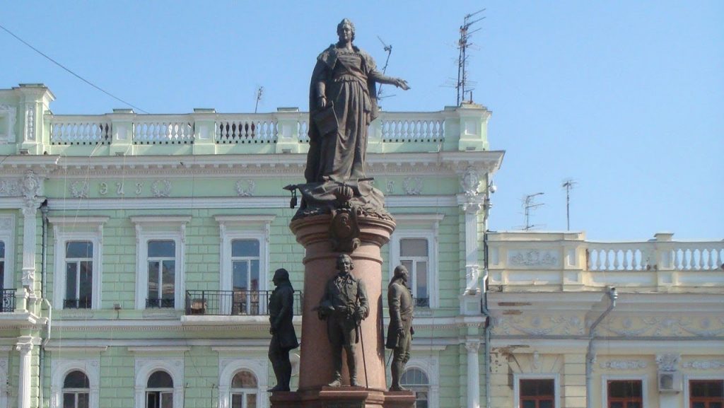 Памятник Екатерине II вроде не тронут: Мэр Одессы благодарит суд