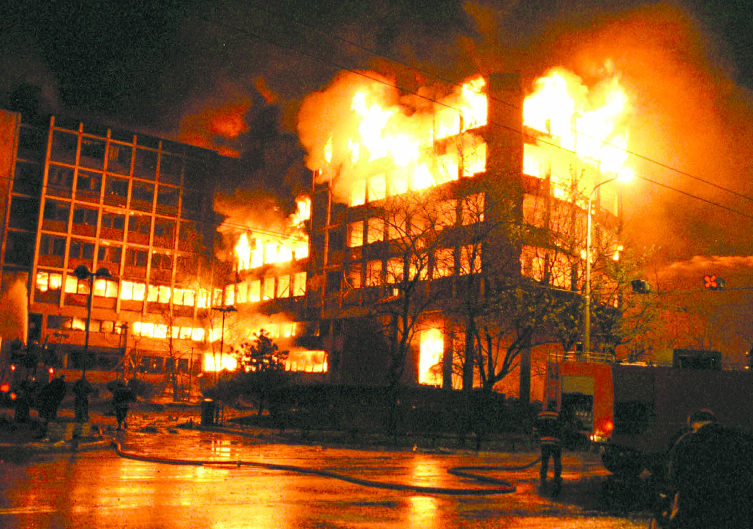 Нато в сербии год. Бомбёжка Белграда 1999. Белград НАТО 1999.