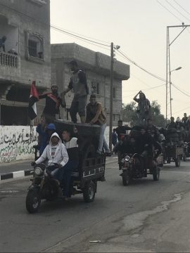 палестинцы едут на границу Газы