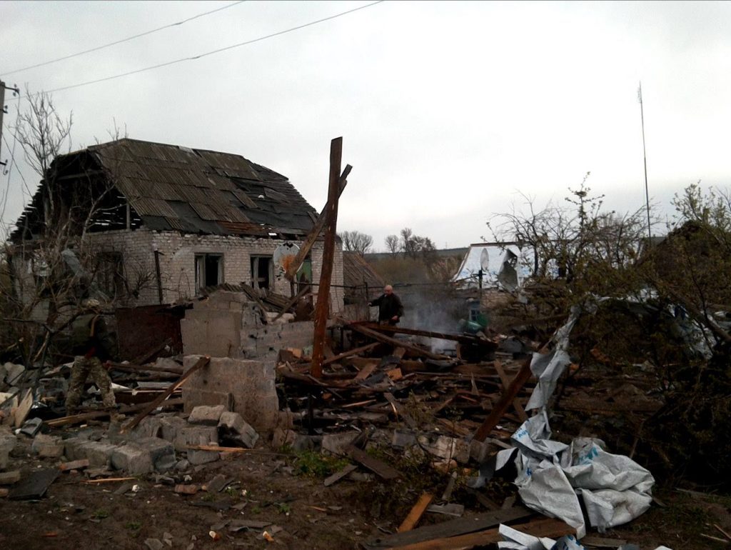 Новый формат войны: Киев урезает въезд в Донбасс