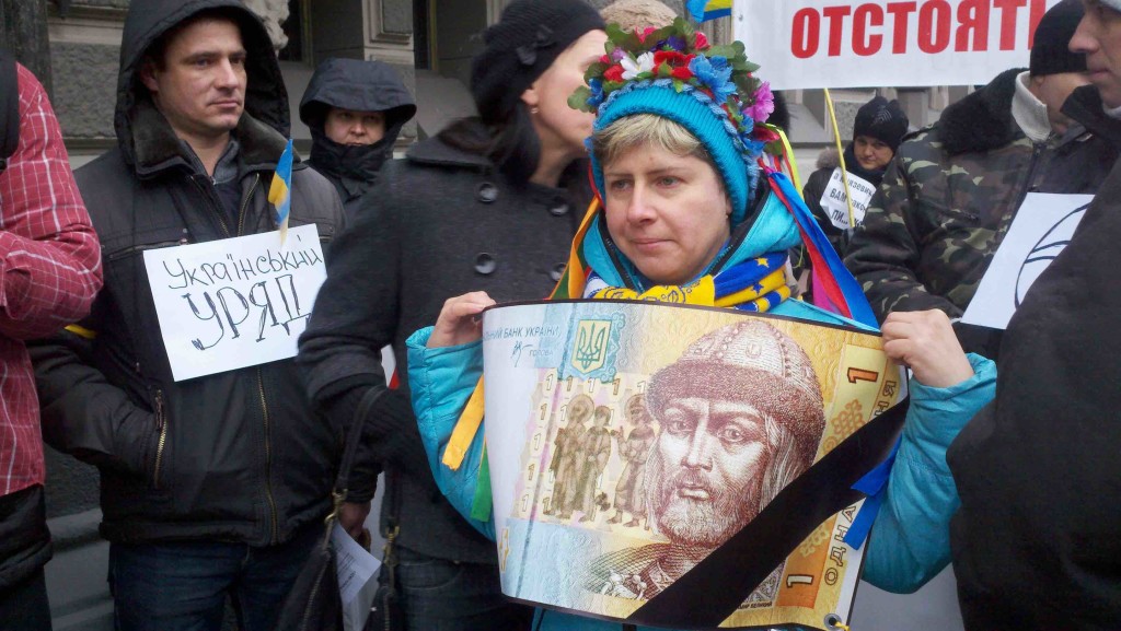 «Деньги вместо Крыма»: Гройсману предложили шантажировать МВФ дефолтом