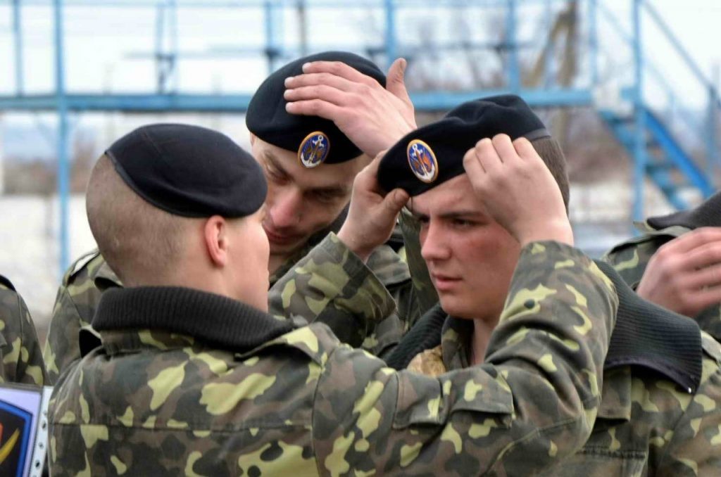 Щелчок по носу Порошенко: Морпехи ВМС Украины отказались менять окрас беретов