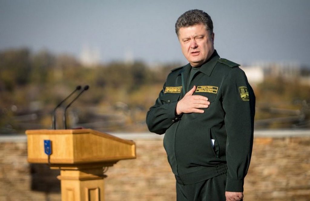 Соло карателя: Порошенко спел гимн в честь своего ставленника на Донбассе