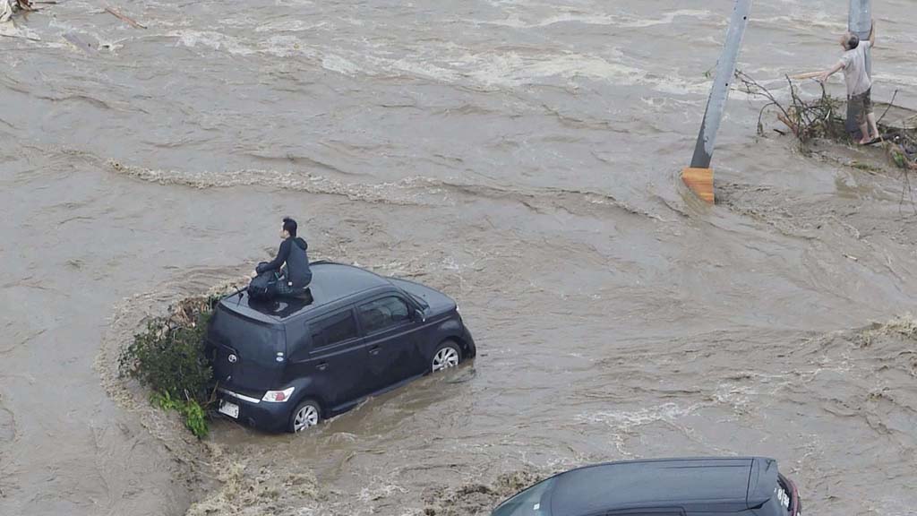 Ливни в Японии. Затопило Японию заводы Mazda. Ситуация в дубае сегодня с наводнением