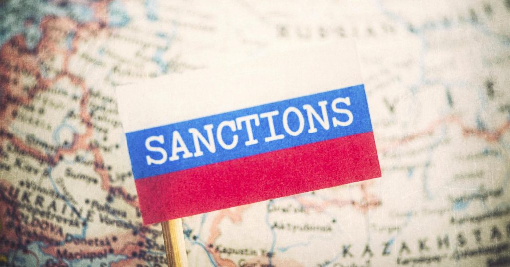 Зеркальный выстрел по санкциям Украины готовится Москвой - Азаров