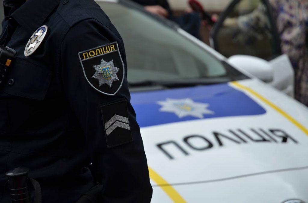 Жесткий приём: Водителя на трассе Киев-Одесса скрутила полиция