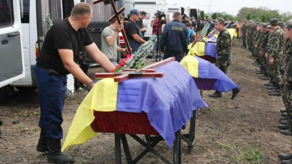 Похоронный скандал: Во Львове над могилой «атошника» устроили драку