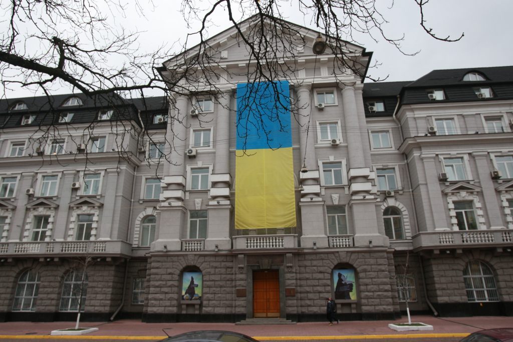 Зрадища: На академии СБУ Киева нарисовали спецназовца ФСБ
