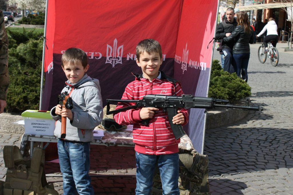 Руина: Детский вооруженный рэкет зафиксирован в Бердянске