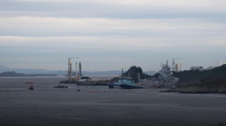 норвежский фрегат Helge Ingstad столкнулся с танкером